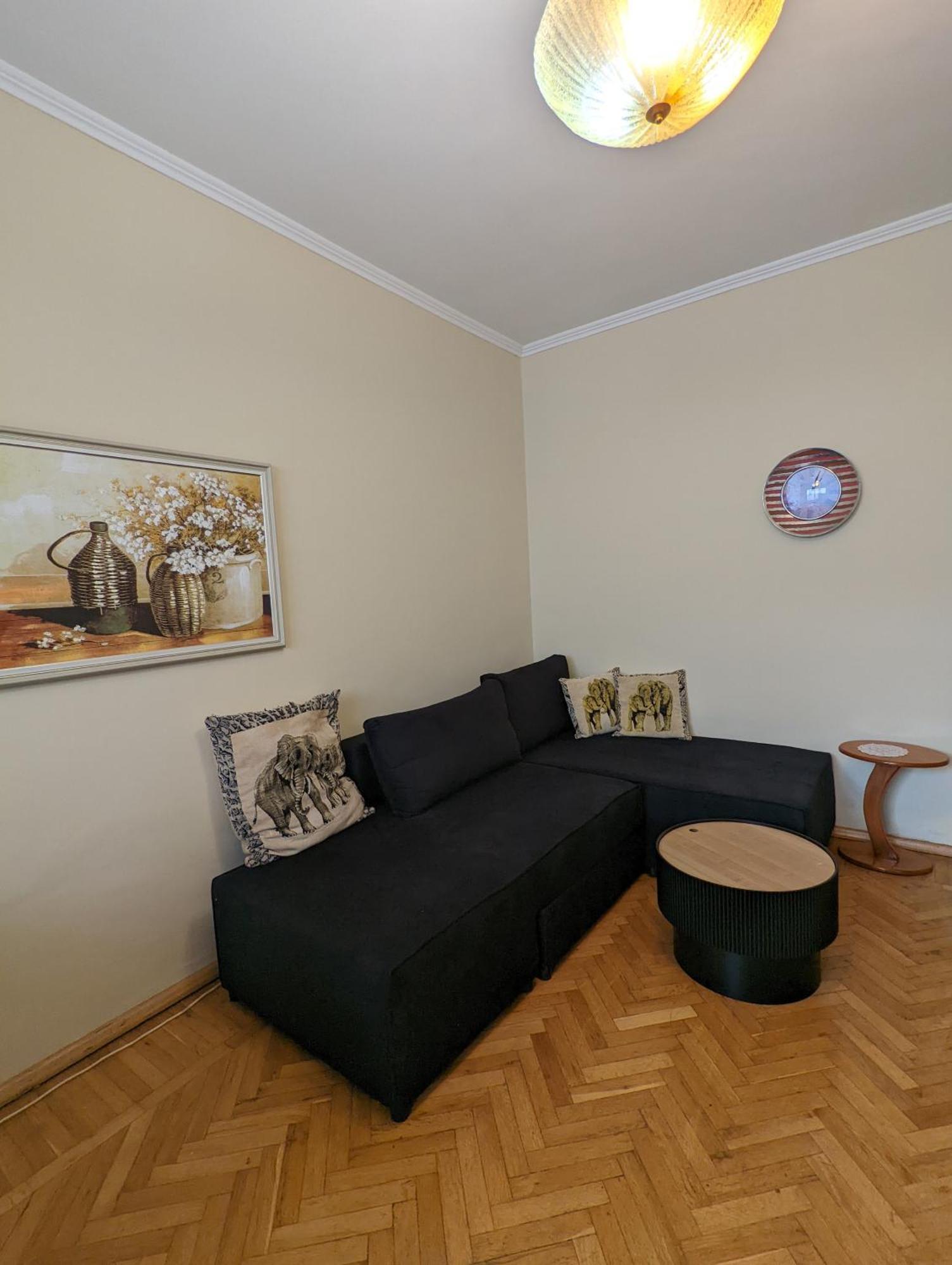 Vintage Apartment In Center Tiranë Eksteriør bilde