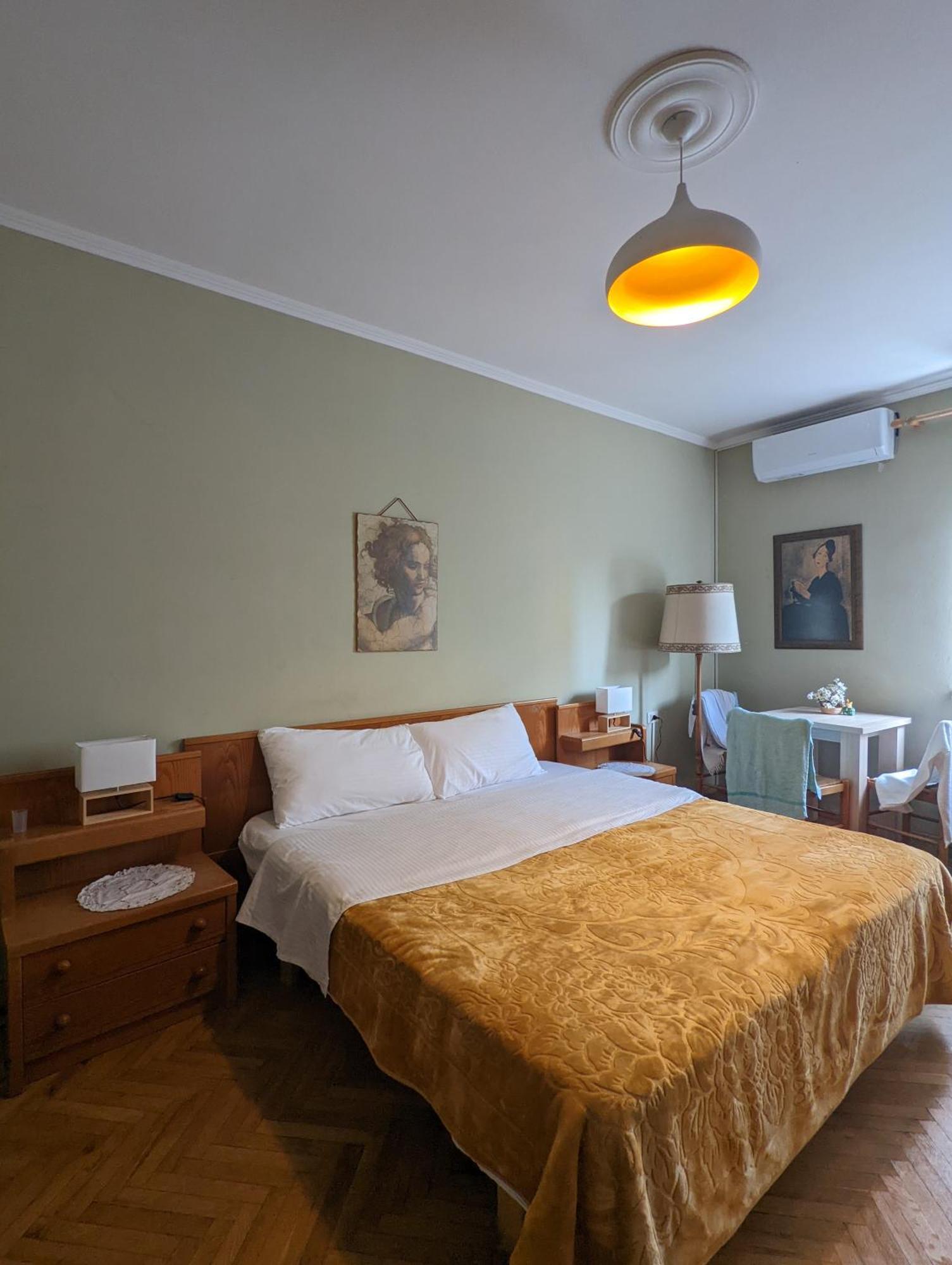 Vintage Apartment In Center Tiranë Eksteriør bilde